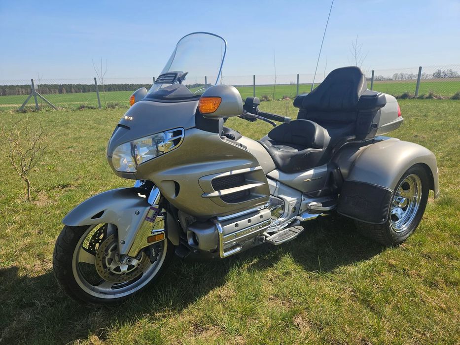 Honda GL Gold Wing Trike GL1800 traja trajka trojkolowiec