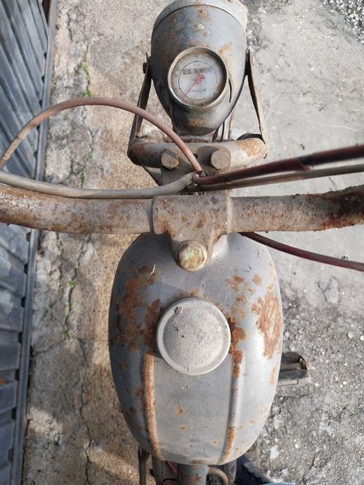 MOTA COM PEDAIS Antiguidades