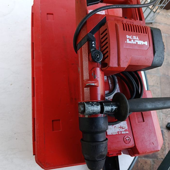 Młot obrotowy Hilti TE74