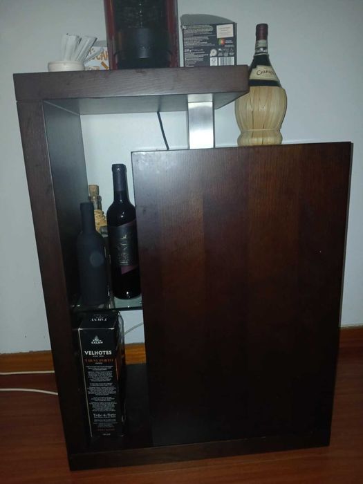 Movel TV, aparador, garrafeira e moveis suspensos