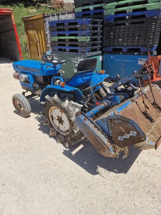 Trator Iseki TX1410 com alfaias