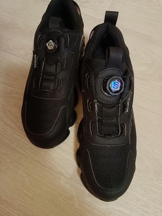 Продам кроссовки для работы с защитным номком