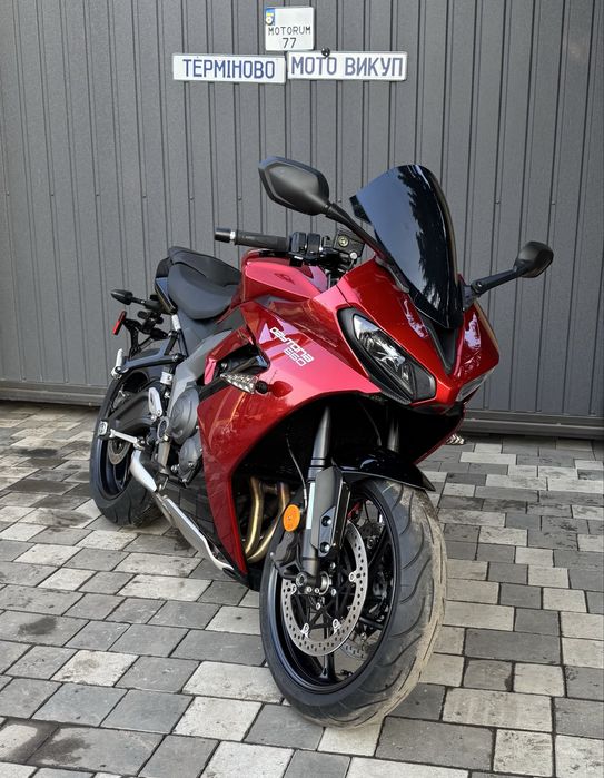 Triumph Daytona 660 доставка обмін