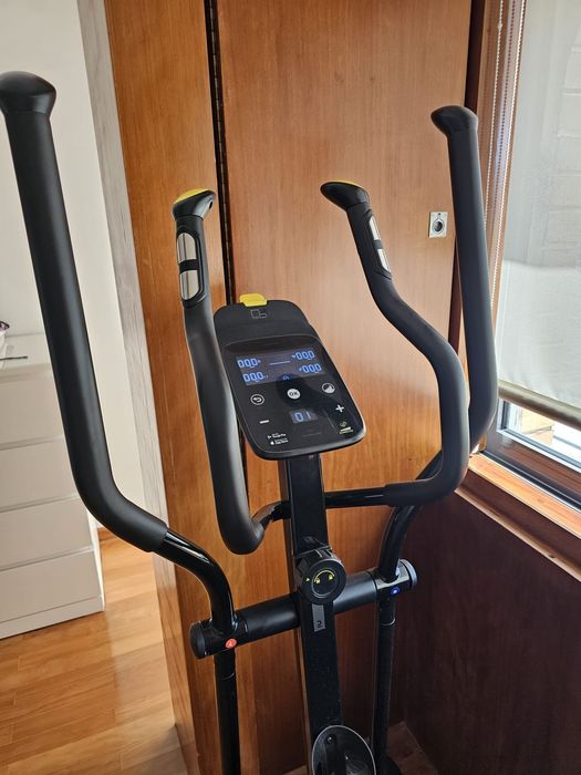 Bicicleta Elíptica Autoalimentada e Conectada EL 540