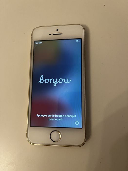 iPhone SE model A1723, kolor Gold,32 GB,pierwszy właściciel iOS 15.8.6