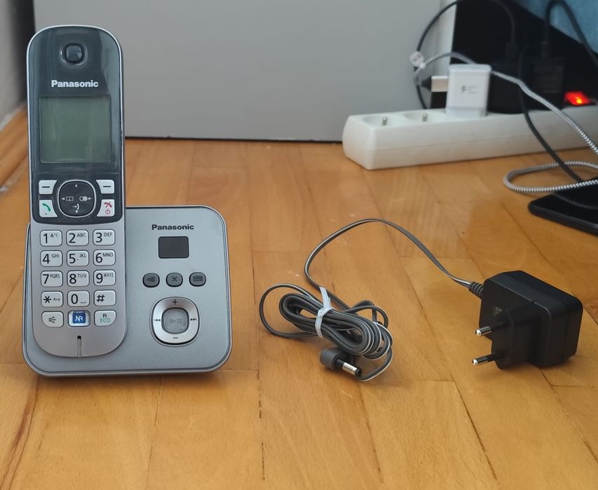 Telefon Stacjonarny Panasonic KX-TG6821 + Dorzucam Kabel Telefoniczny (Kabel RJ-11)