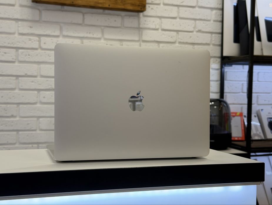 MacBook Pro 13 2020 M1 Custom 16/256 Silver Магазин Гарантія