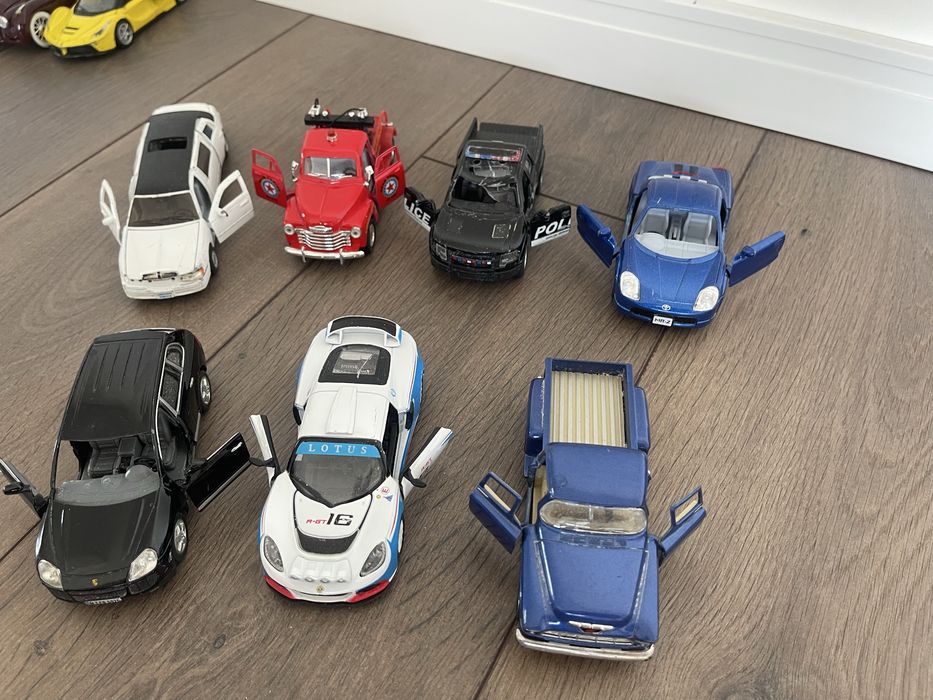 Машинки Колекційні, Kinsmart, Hot Wheels - Хот Вілс та ін.