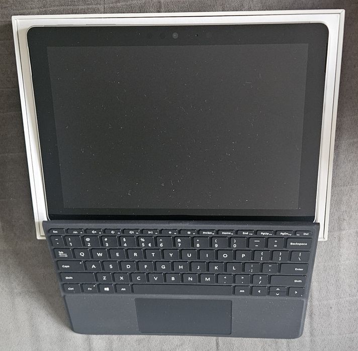 Tablet Microsoft Surface Go + rysik (1. generacji) wariant pamięci: 4 GB RAM / 64 GB eMMC .