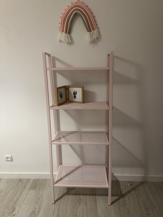 Estante de ferro cor de rosa - quarto crianca