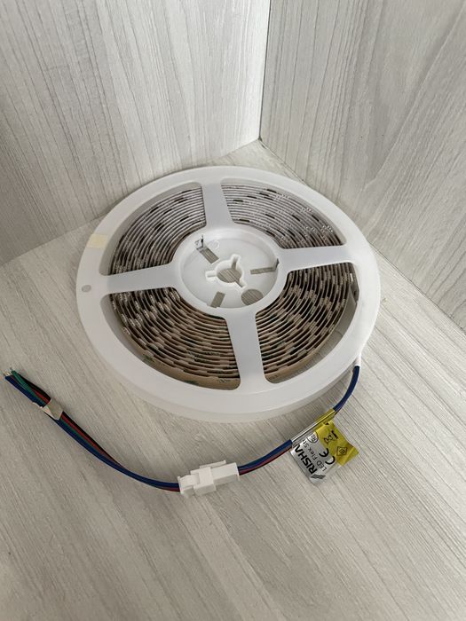 Світлодіодна LED стрічка Rishang, 12V RGB