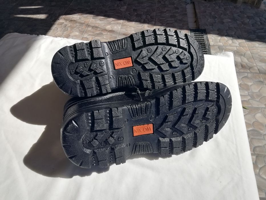 Botas Novas 43 Com  Biqueira  Em Aço Para Proteção
