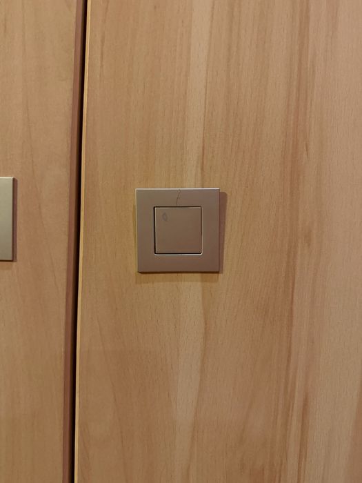 Szafa dwudrzwiowa z szufladą