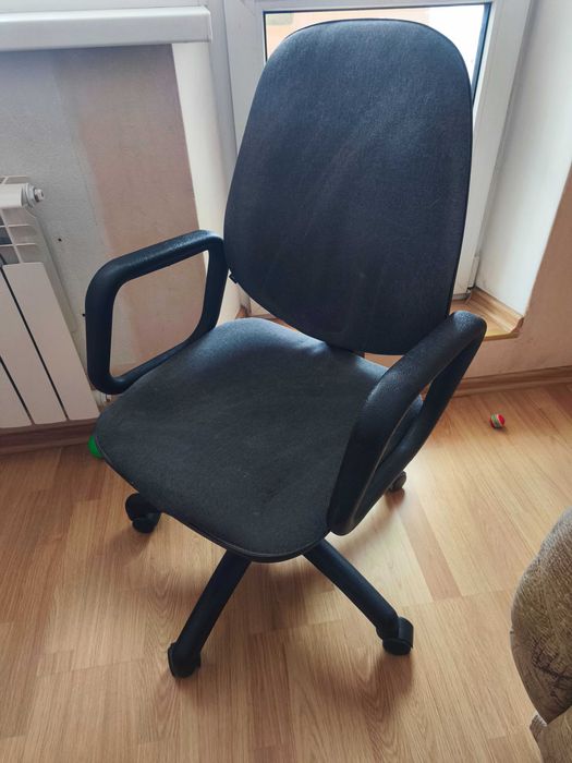 Продам компьютерное кресло.