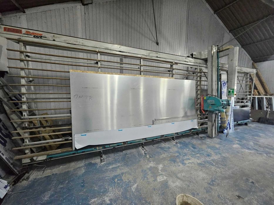 Piła pionowa panelowa