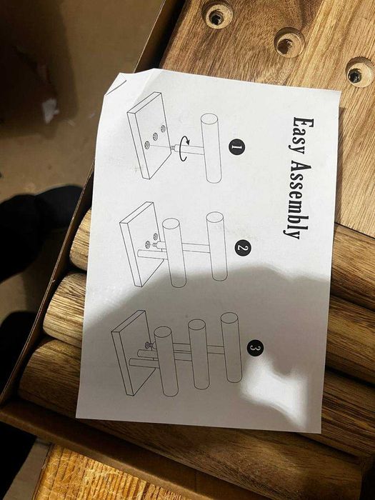 Drewniany stojak na bransoletki i zegarki