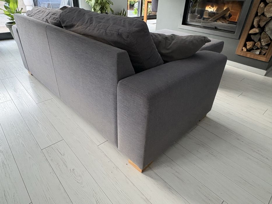 Sofa szara z podnóżkiem