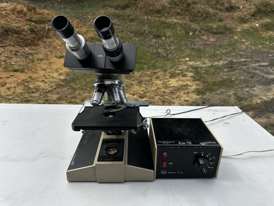 Mikroskop PZO Biolar – Binokular, Stolik SK14, Zasilacz.