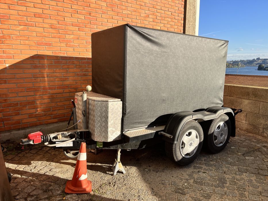 Gerador silencioso  de 50Kva + reboque