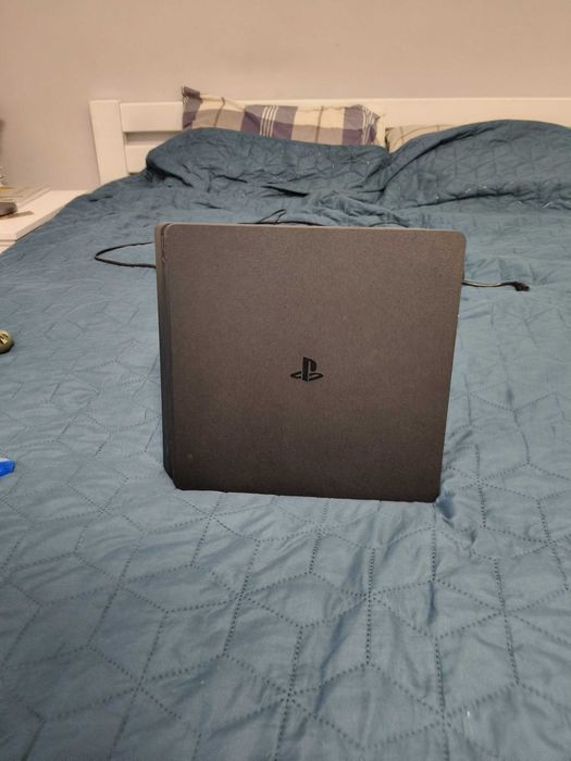 Продам sony playstation 4 бу