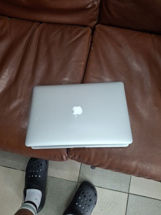 MacBook Pro A1398 (Retina).