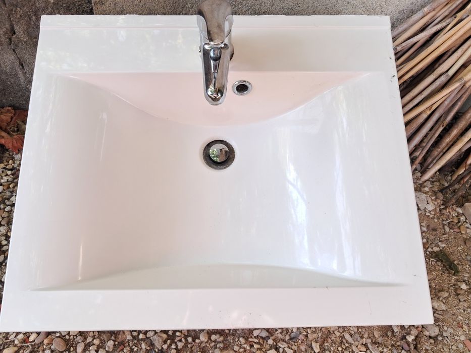 Lavatorio com tornneira WC