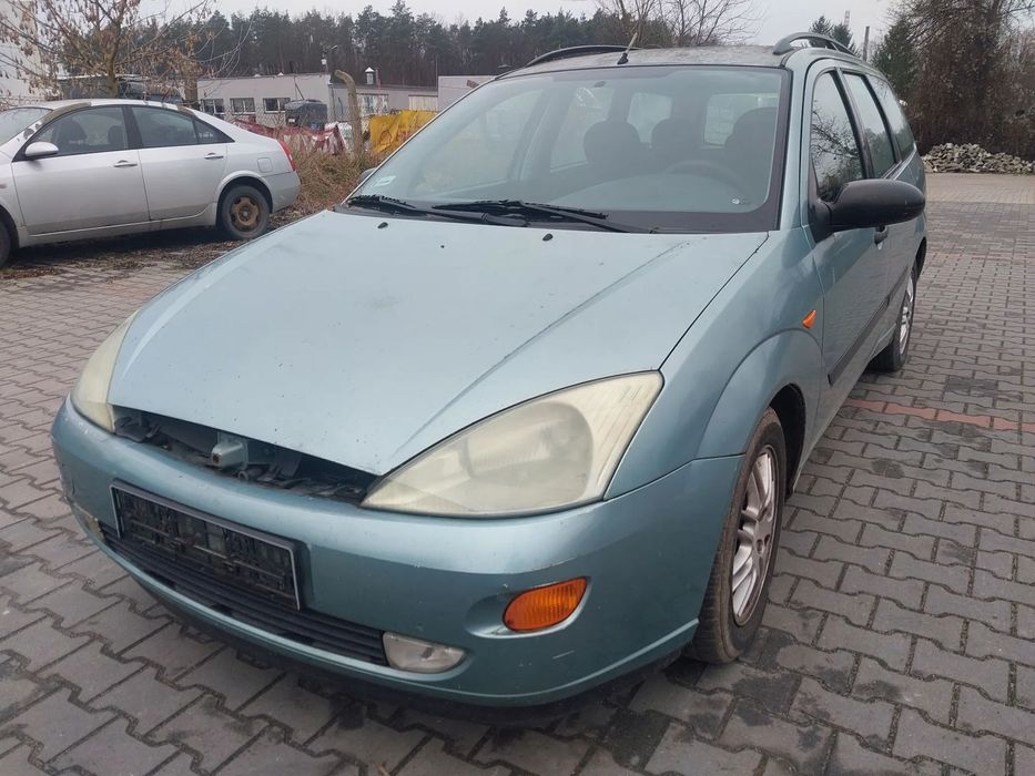 Ford Focus Mk1 Kombi silnik kompletny 1.8 TDDI Diesel 90KM alternator pompa wtryski turbina skrzynia biegów sprzęgło drzwi klapa maska zderzak błotnik J8 Aquamarine Frost szyba czołowa maglownica mcperson zwrotnica lusterko klamka zamek belka sanki felga