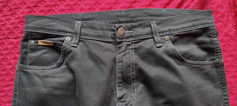Wrangler Texas Stretch. W33 L32