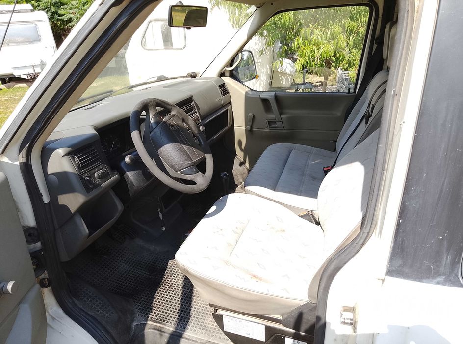 VOLKSWAGEN TRANSPORTER T4 2.5tdi 105 koni 9osób long przedluzany hak 2000kg caravelle multivan