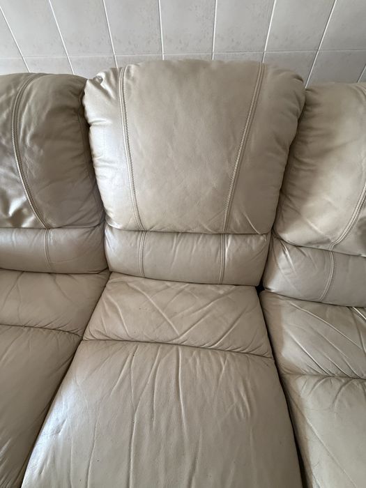 Sofá Relax Chateau d’Ax 3 Lugares – Pele Bege | Excelente Conforto