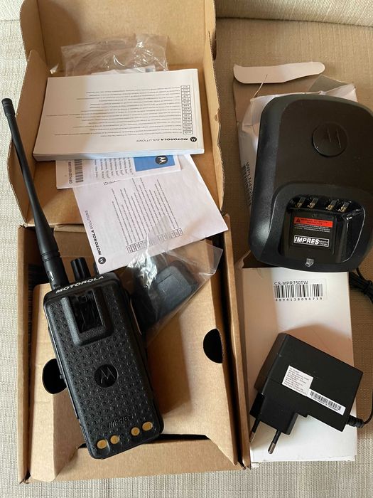 MOTOROLA DP2400e UHF radiotelefon cyfrowy DMR IP67 Nowa zestaw