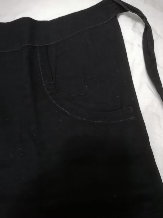 Aventais pretos antigos e saia preta folclórica