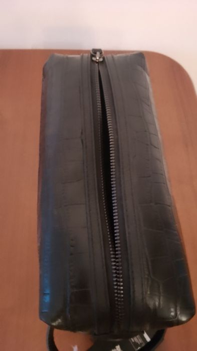 Skórzana kosmetyczka Roye Croc Effect w kolorze czarnym