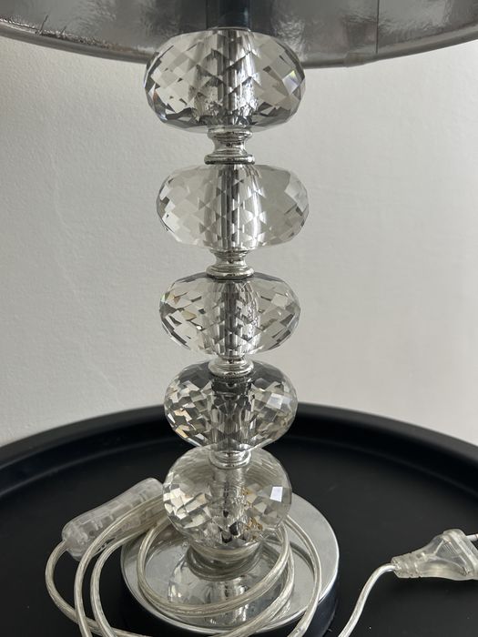 Lampa stołowa biała .