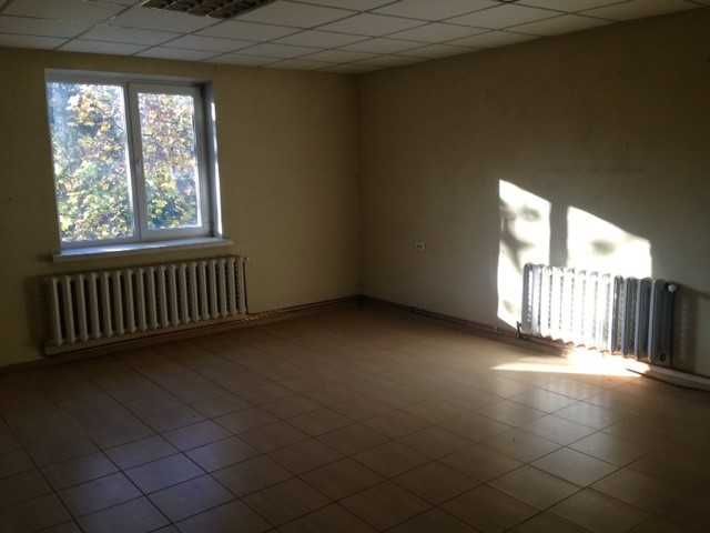 Продаж комерційної нерухомості (2 будівлі+територія)