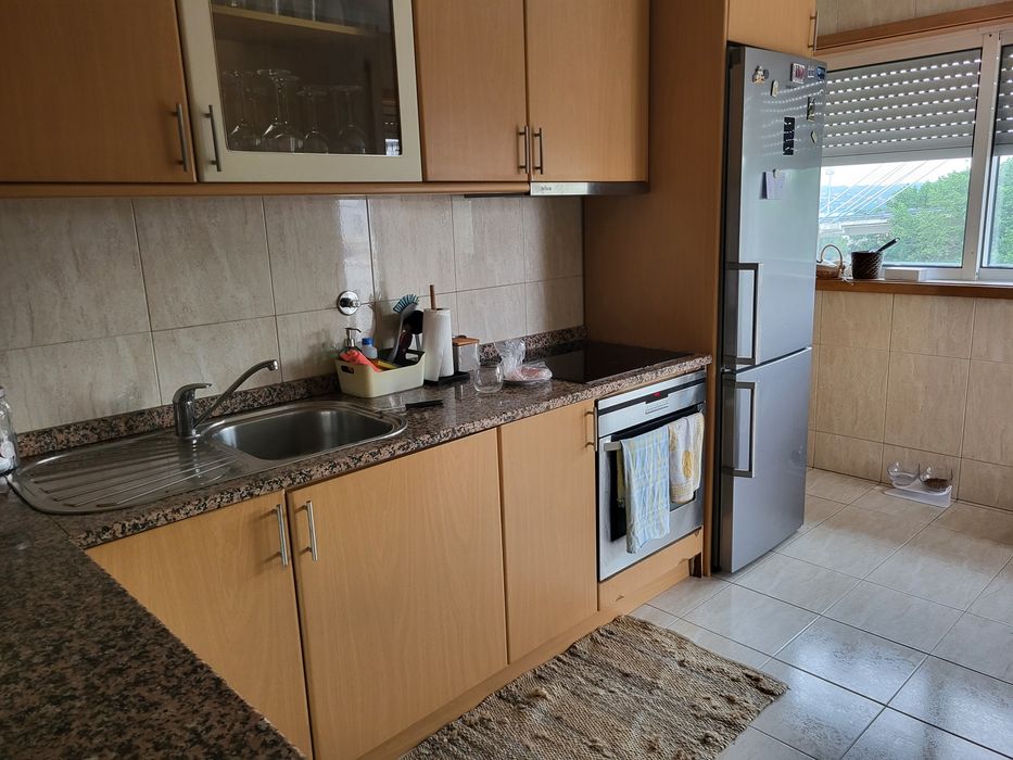 Quarto para arrendar. Simpático quarto para arrendar num aoartamento aconchegante.