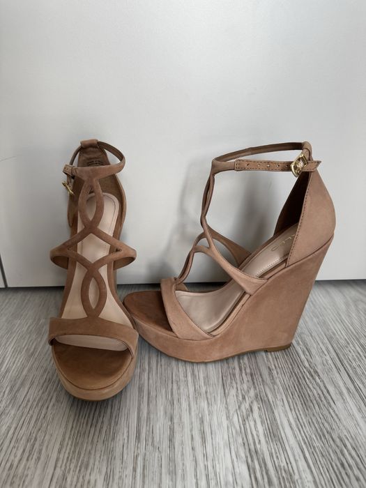 Шкіряні босоніжки на платформі Aldo