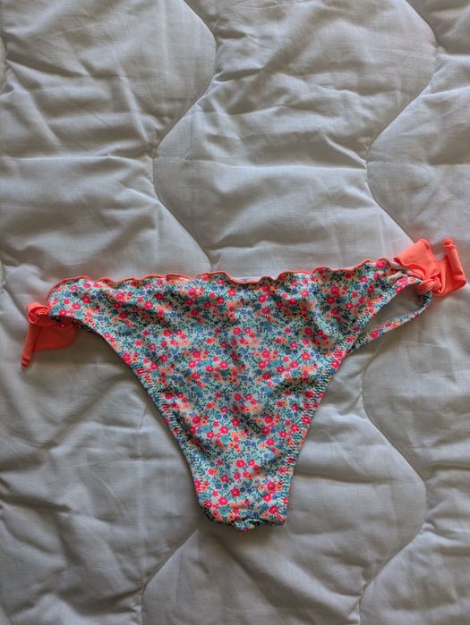 Partes de baixo de bikini de marca