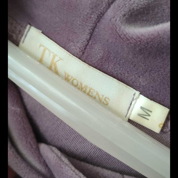 Жіночий велюровий костюм