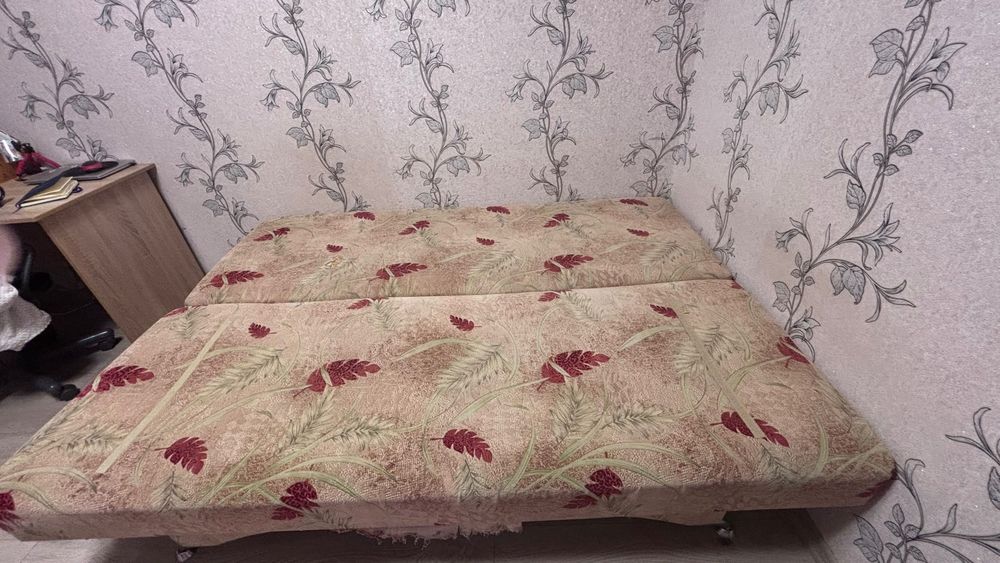 Подарую диван б/у .Самовивіз