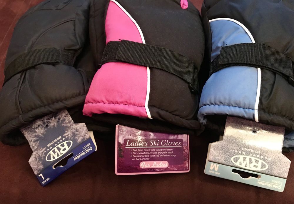 НОВІ лижні, спортивні рукавиці.