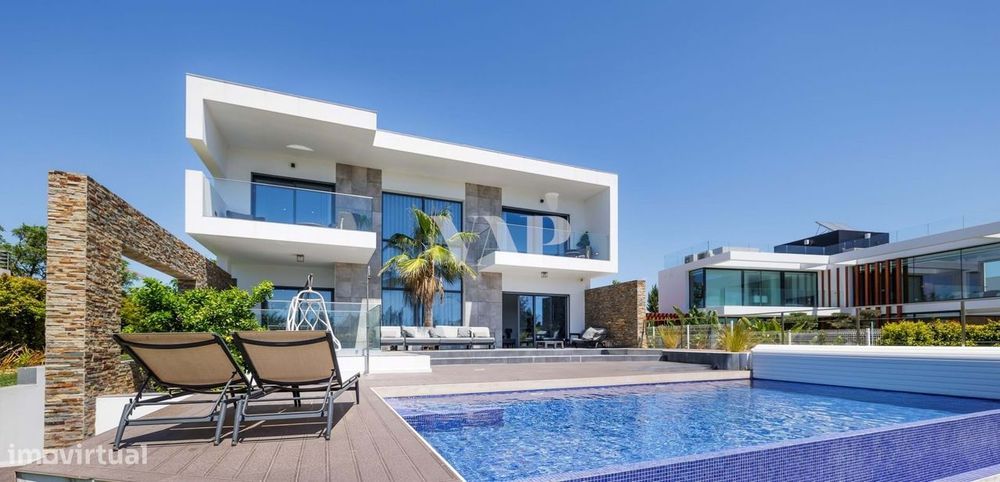 Moradia V4 luxuosa com piscina privativa em Vilamoura