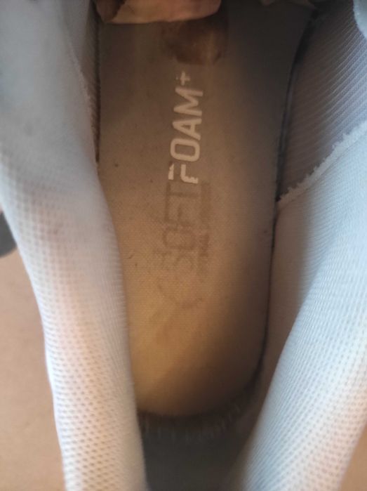 Кросівки жіночі для заняття спортом