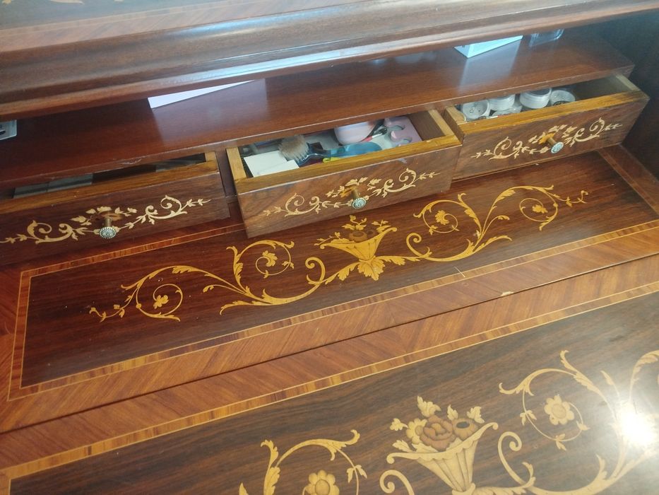 Elegancka komoda sekretarzyk  włoski, wysoki połysk