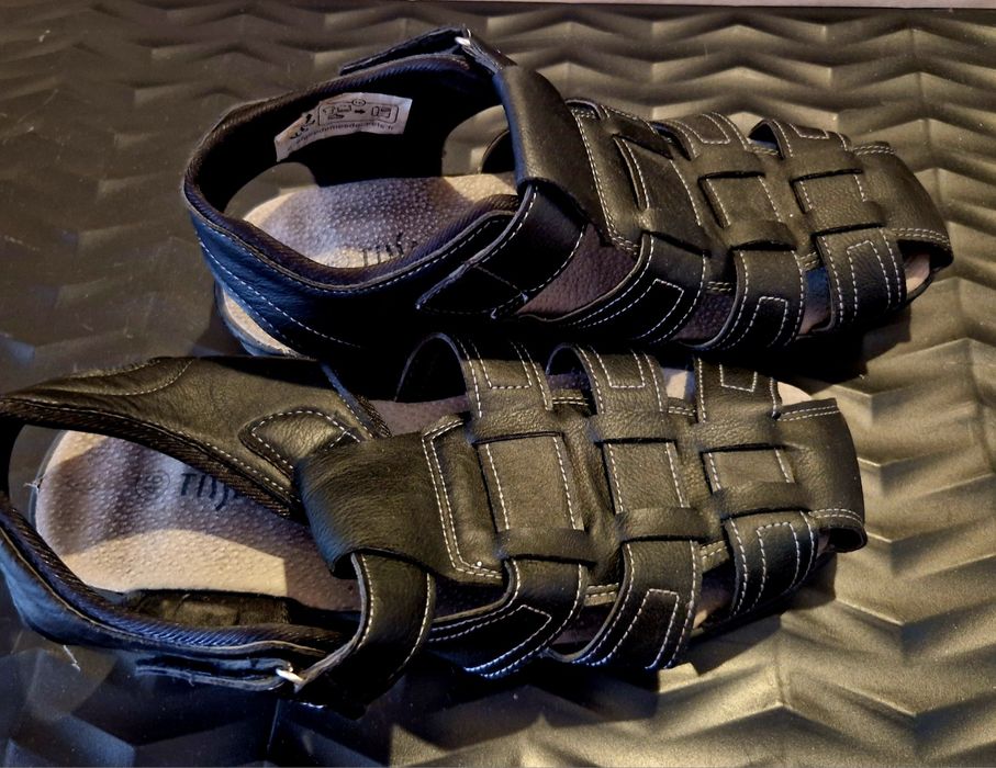 Sapatos tênis sandálias de homem com uso raramente
N 44 n 44.5 pele na