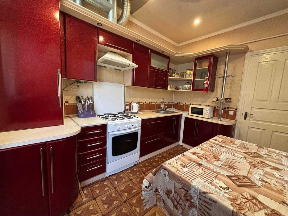 Продаж 2 поверхового будинку з гаражем і ділянкою, вул. Шевченка 15