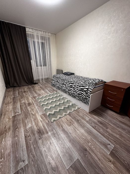 Вільна    Критий ринок Двокімнатна  Квартира  2 кімнати подобово