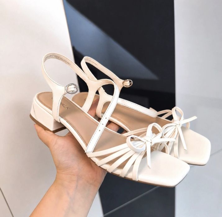 Catwalk białe sandałki na niskim obcasie 41