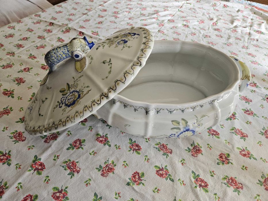 Terrina pintada à mão