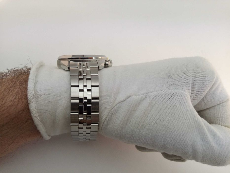 Часы Bulova 96B372 - одни из самых точных в мире с UHF 262 кГц, сапфир
